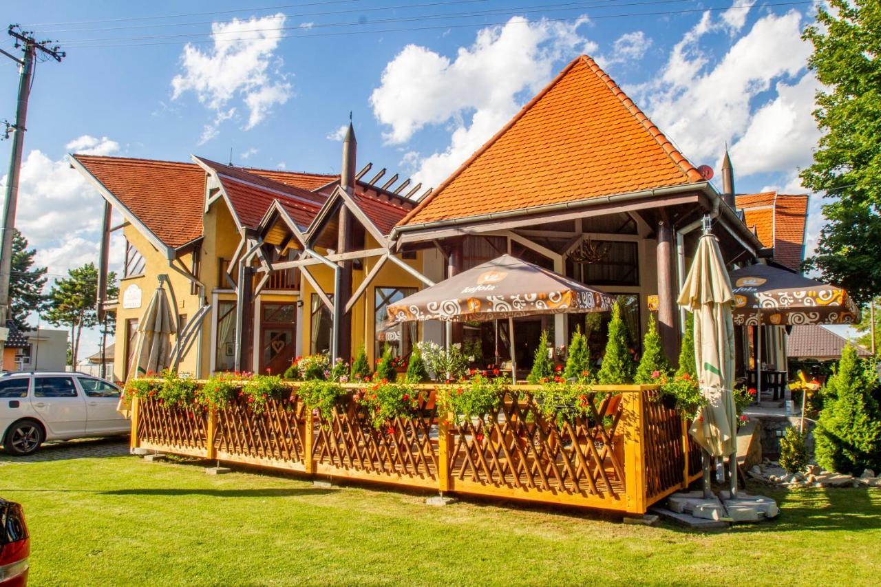 Penzion Tuecsoek Šamorín Zewnętrze zdjęcie