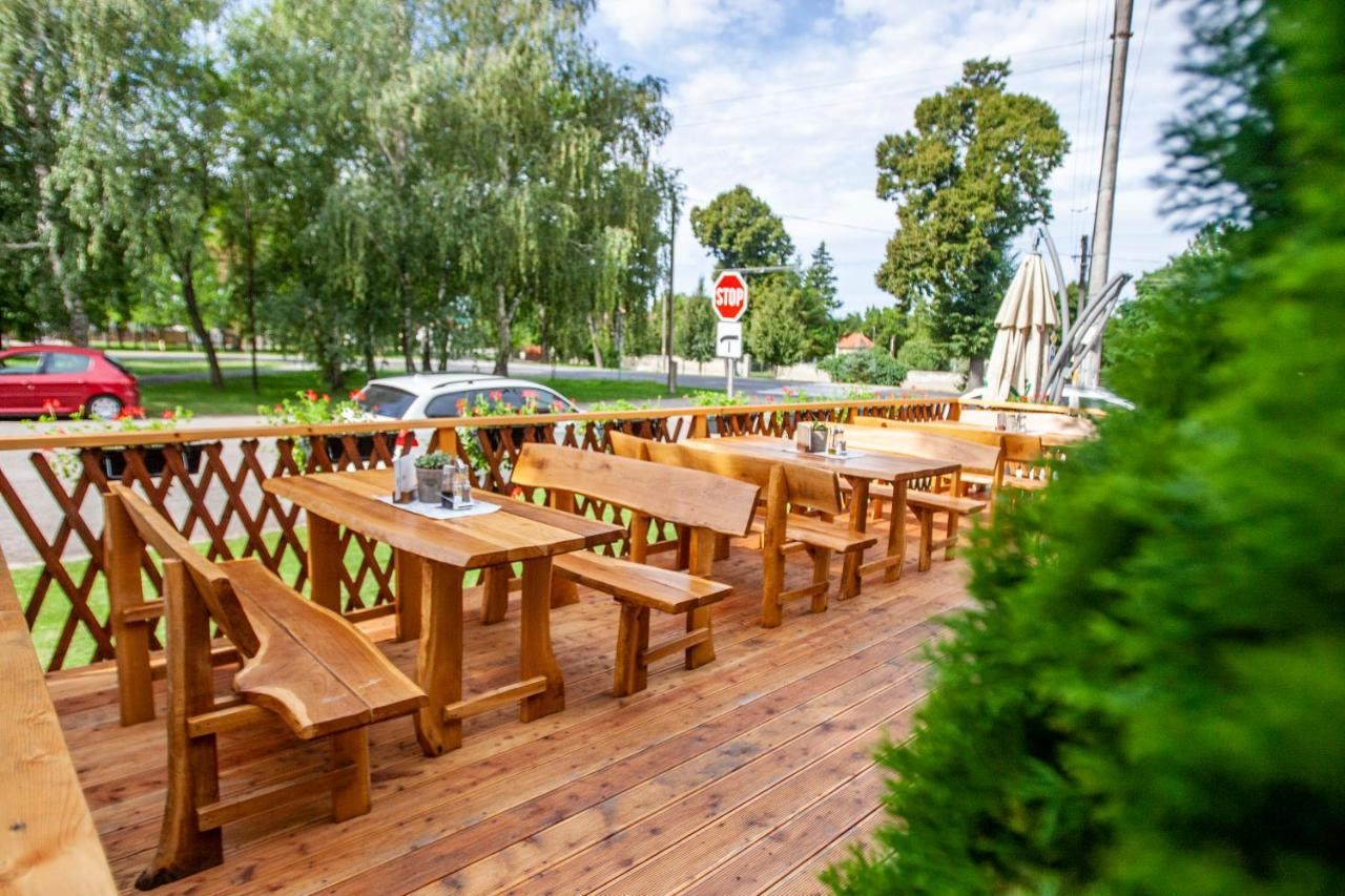 Penzion Tuecsoek Šamorín Zewnętrze zdjęcie